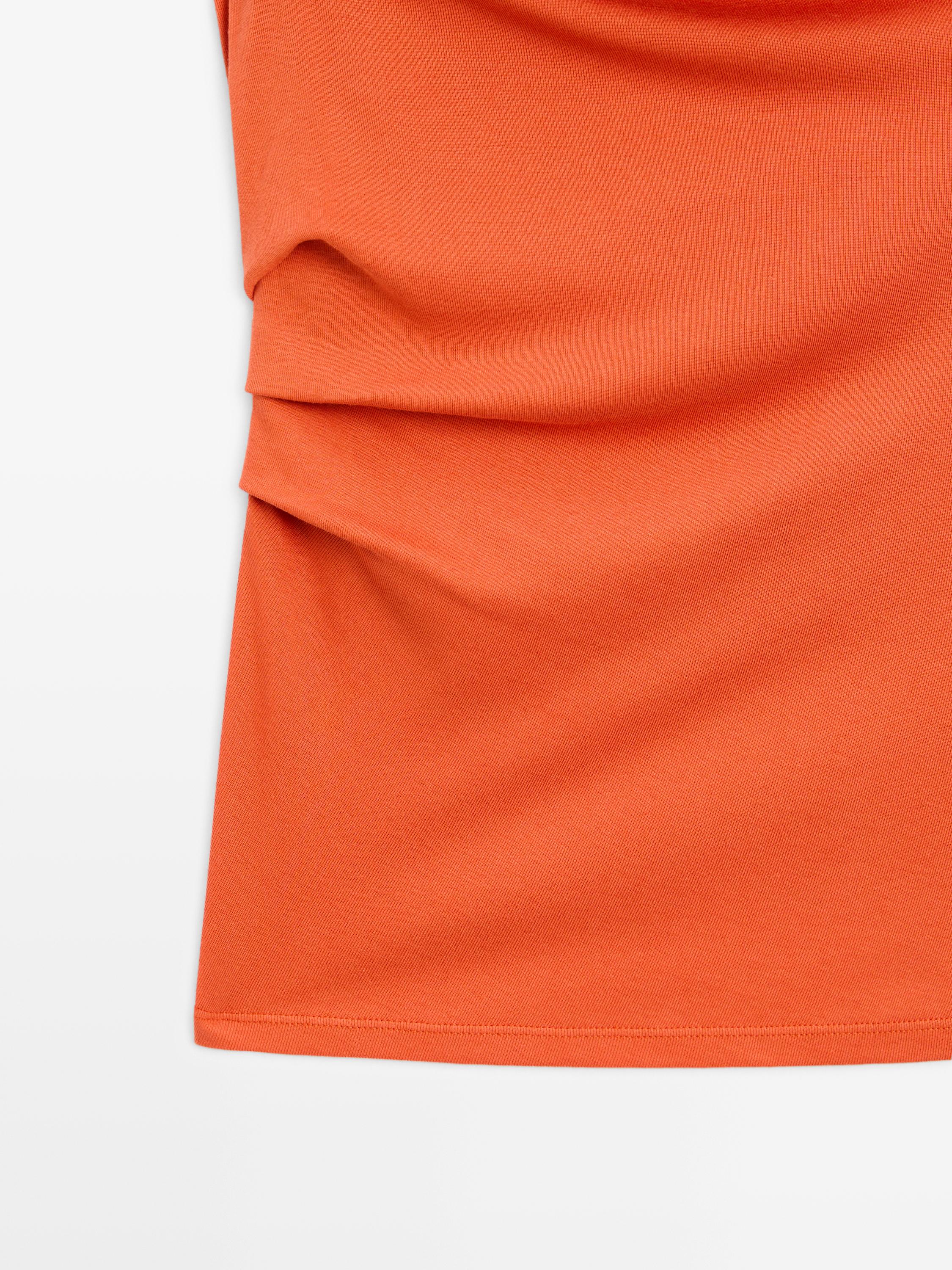 Top drapé avec nœud