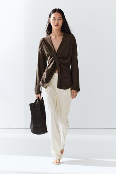 Blusa fluida detalle drapeado - Marrón de Zara - Imagen 0