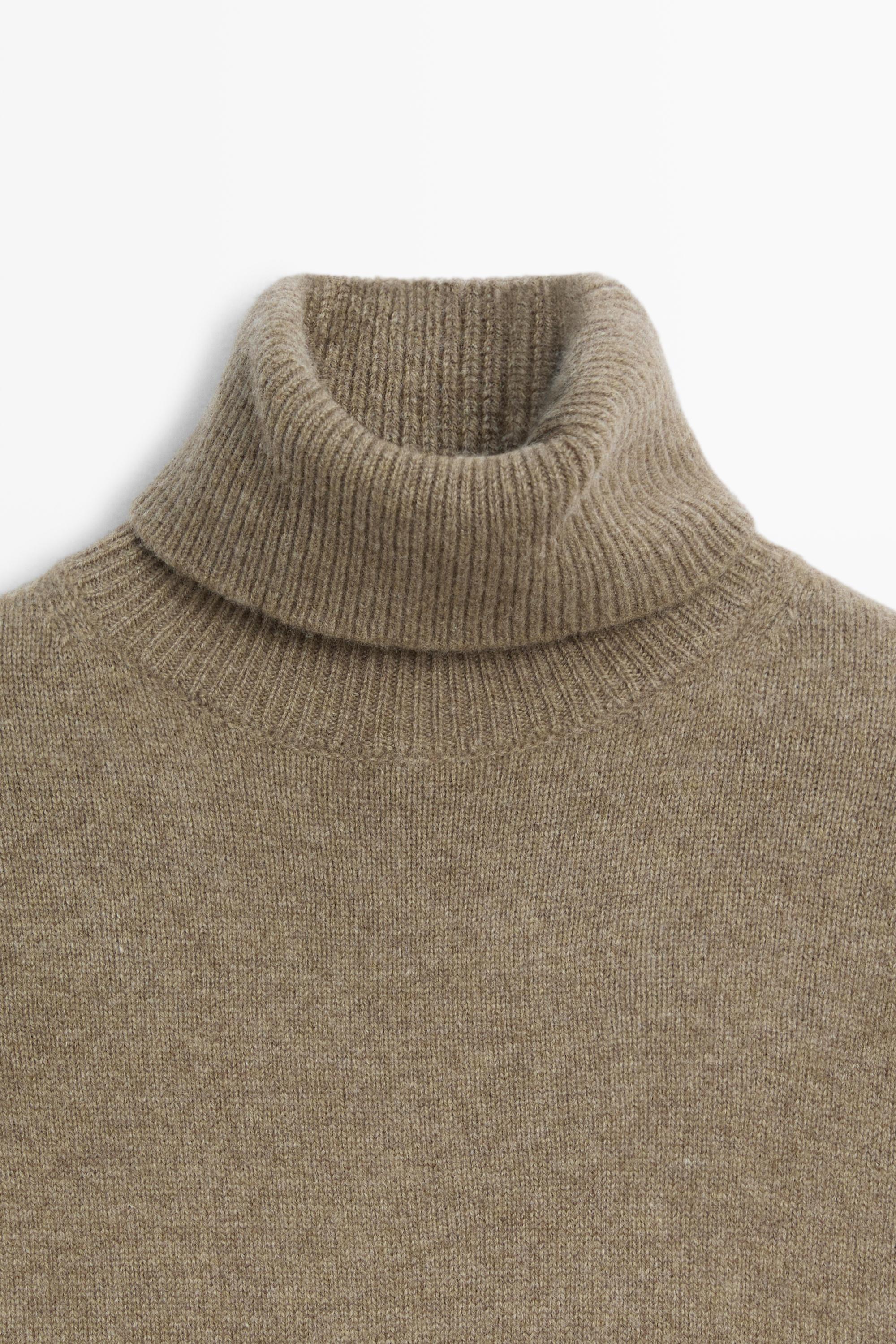 Pull à col roulé en maille de laine mélangée