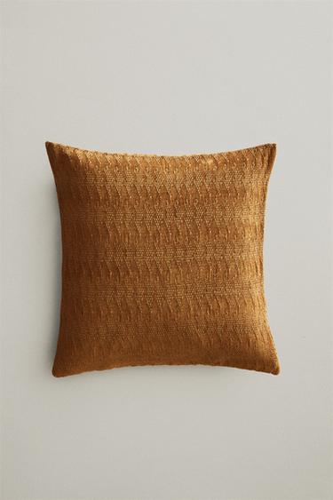 HOUSSE DE COUSSIN CHENILLE - Ocre de Zara - Image 4