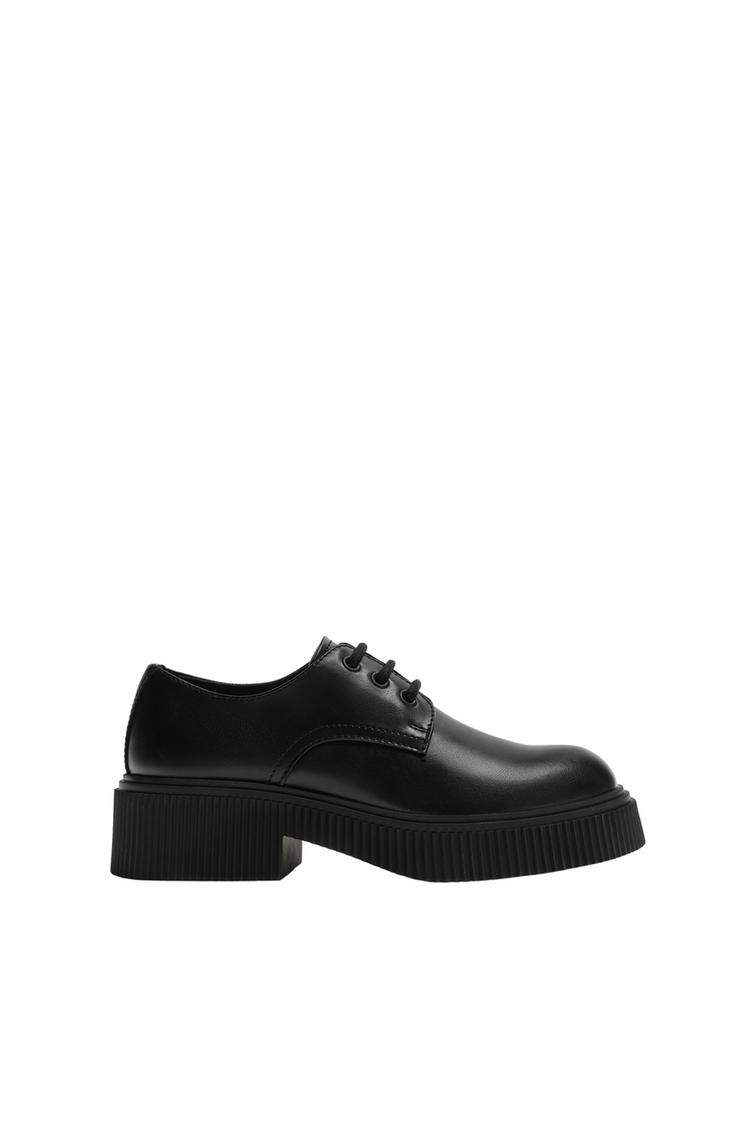 Zapatos con suela gruesa