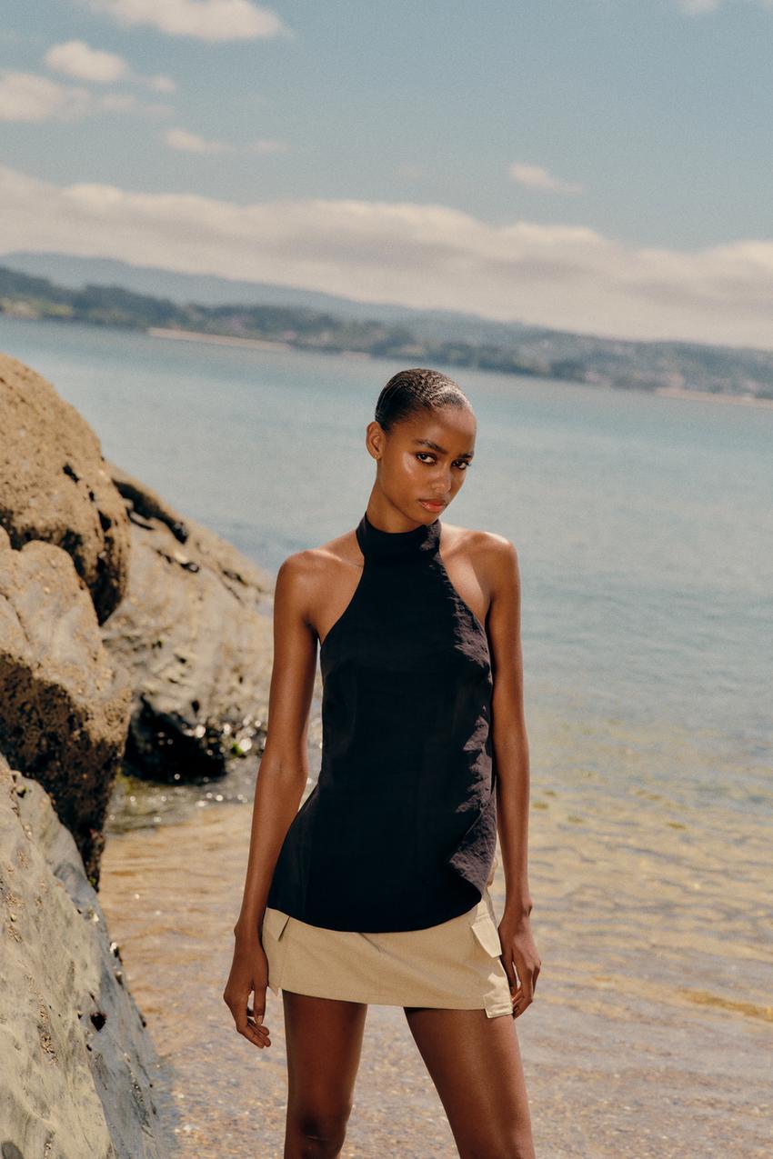 FLIESSENDES NECKHOLDER-TOP MIT OFFENEM RÜCKEN - Schwarz | ZARA 