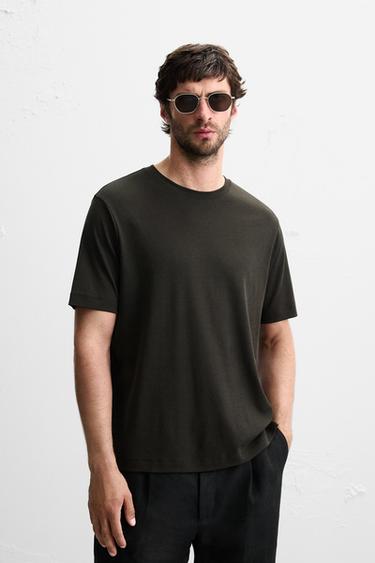 PLAYERA ALGODÓN SUPIMA ® REGULAR FIT - Marrón oscuro de Zara