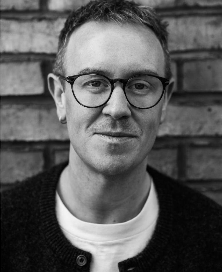 HARRY LAMBERT PIN BUCKET HAT