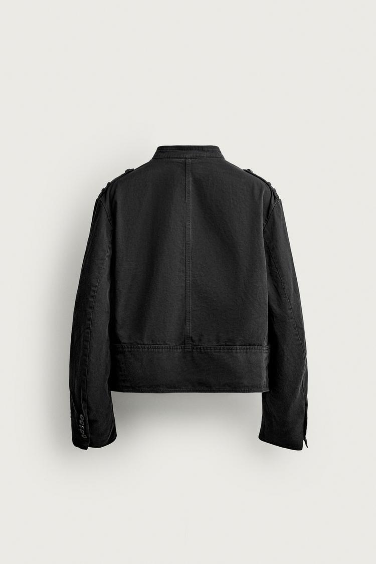 Chaqueta corta con trabillas 3