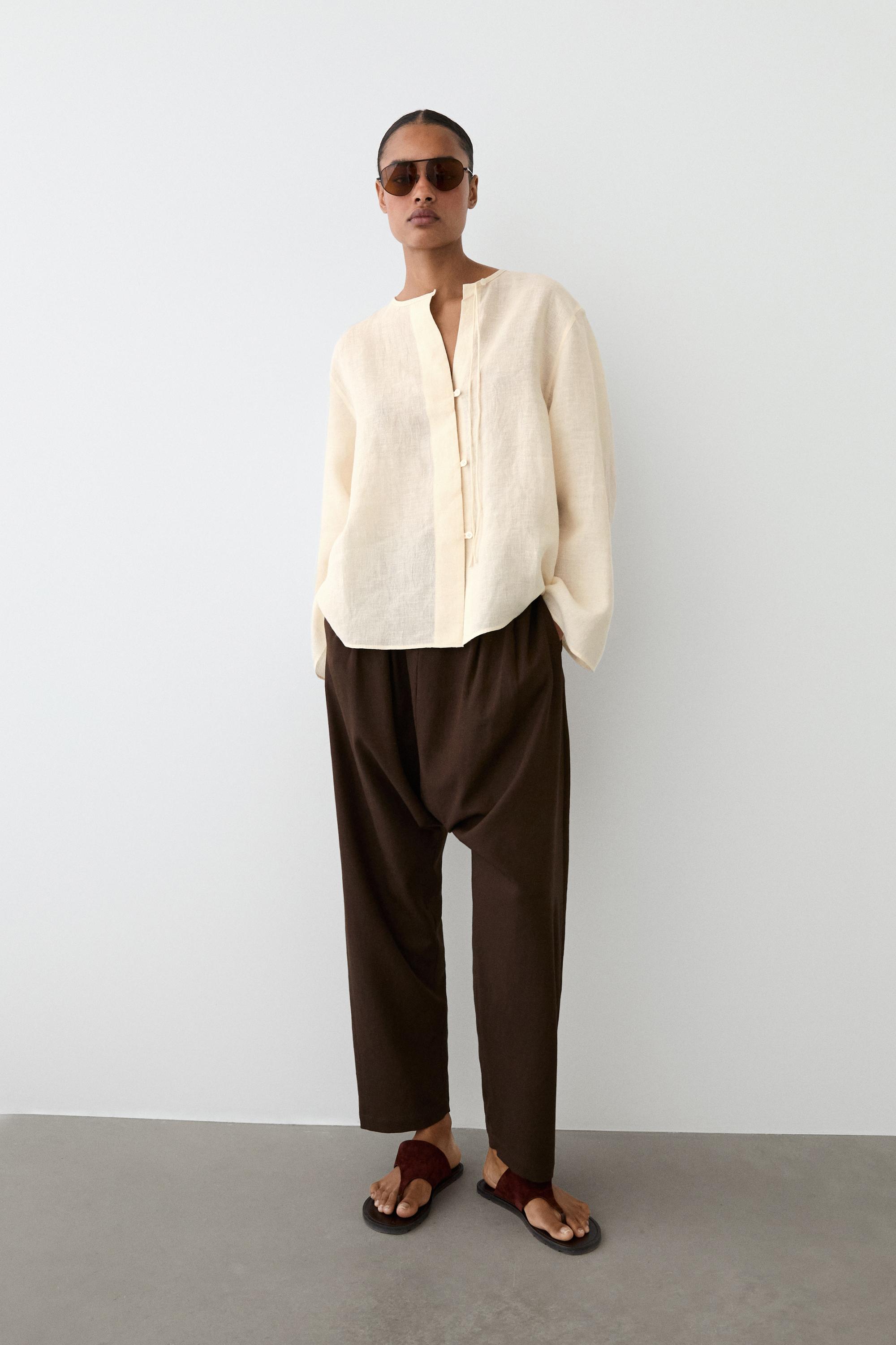 100% linen shirt with neckline detail