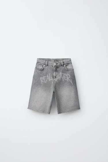 PANTALLONA TË SHKURTRA DENIM ME GRAFFITI - Gri nga Zara - Imazh 0