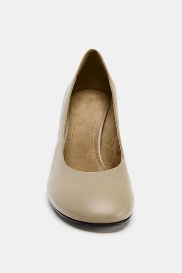 CHAUSSURES EN CUIR À TALONS COMPENSÉS - Gris taupe de Zara - Image 2