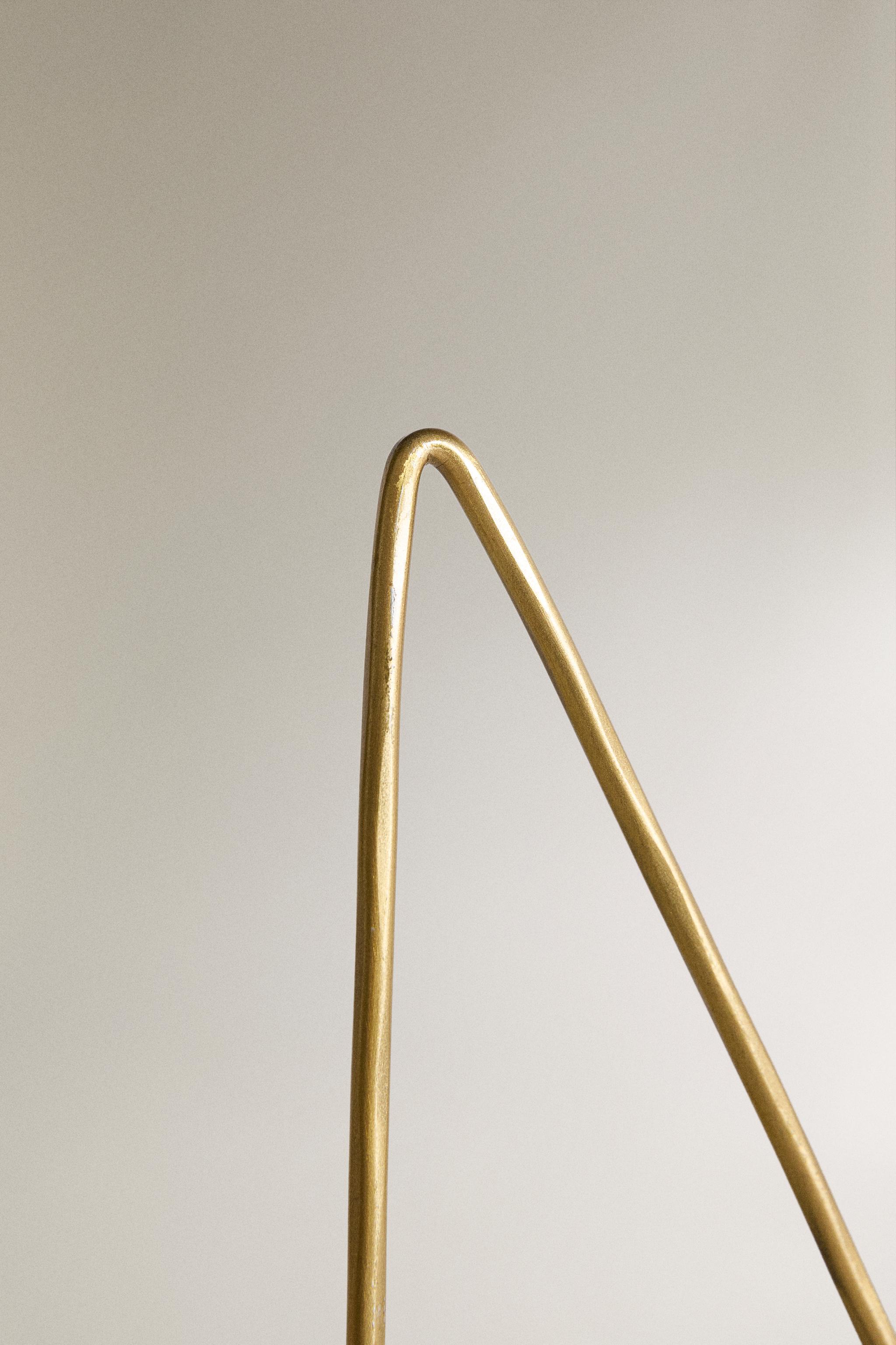 GOLD METAL DISPLAY STAND