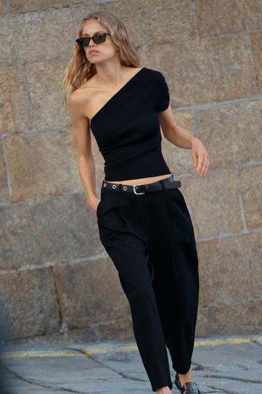 БРЮКИ С ЗАЩИПАМИ И РЕМНЕМ — ЧЕРНЫЙ от Zara — изображение 0