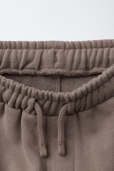 PANTALON EN MOLLETON DROIT AVEC LOGO EN RELIEF - Marron clair de Zara - Image 2