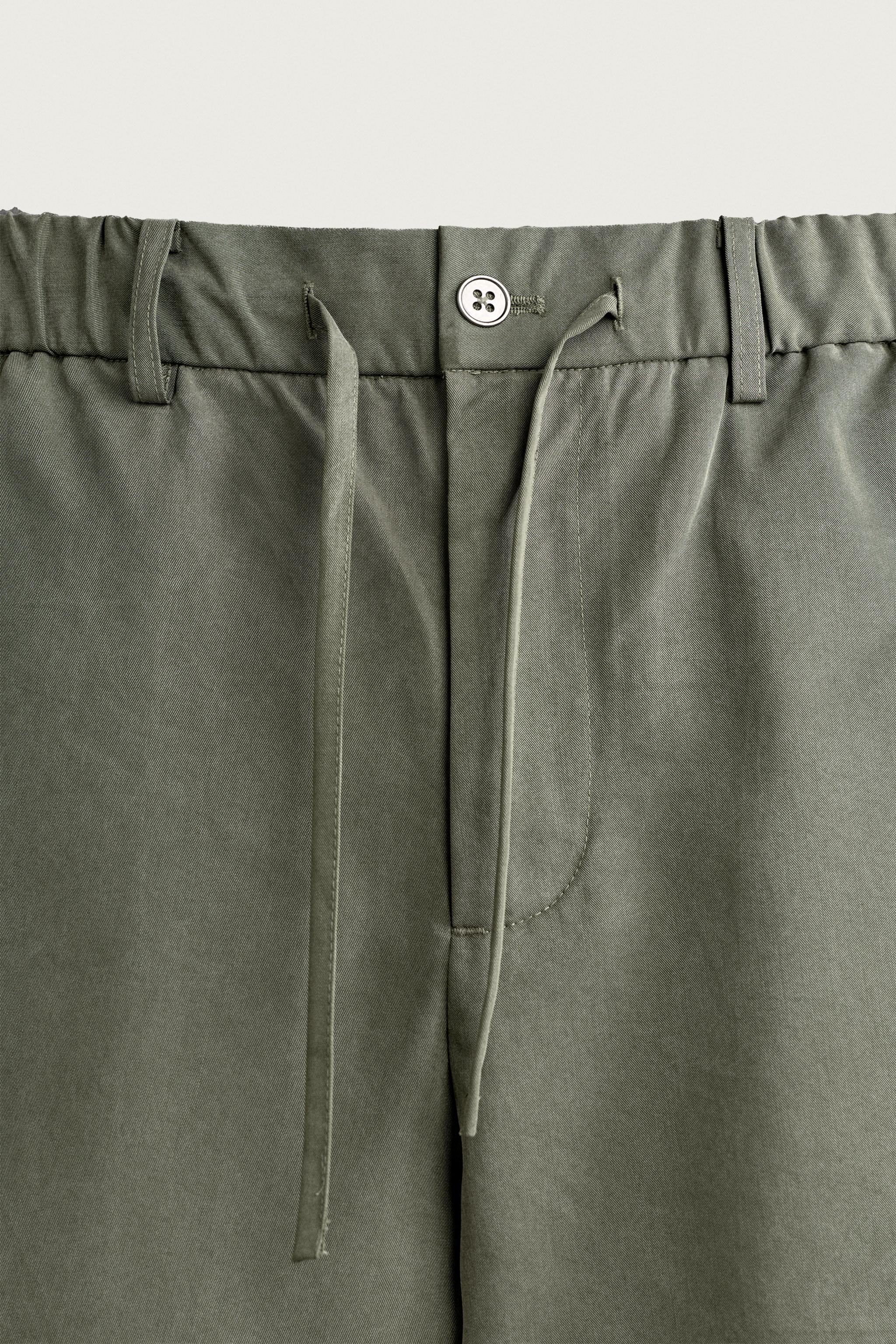 RELAXED FIT FLOWY SHORTS