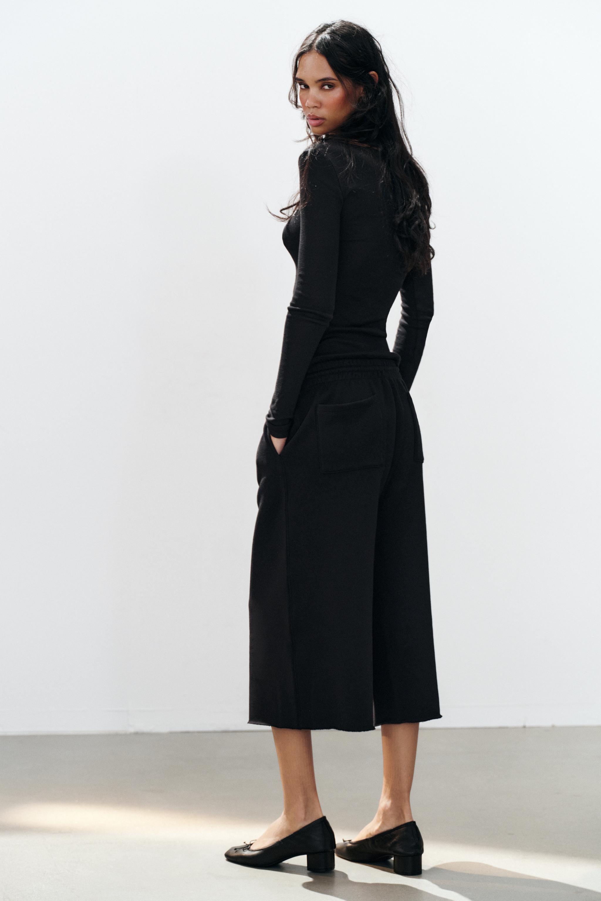 ROUND NECK T-SHIRT