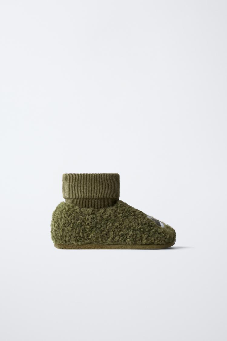 PANTUFAS MONSTRO Verde-caqui ZARA Angola