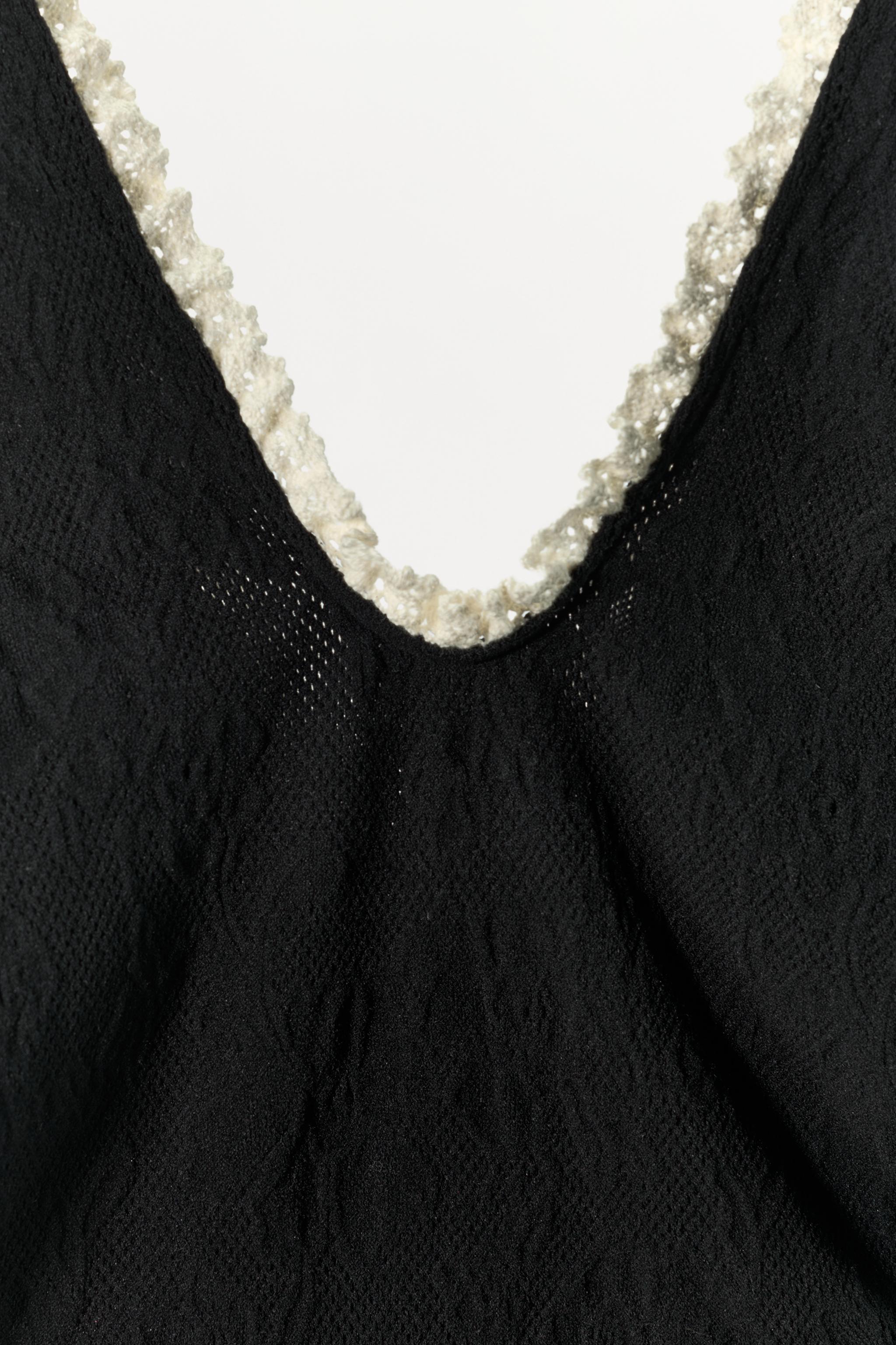 SEAMLESS LACE BODYSUIT