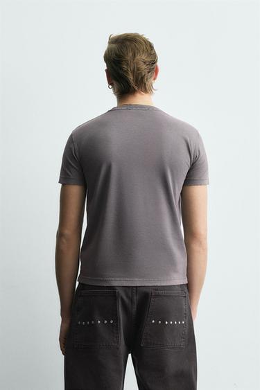 T-SHIRT LAVÉ INSCRIPTION - Gris / Marron clair de Zara - Image 2