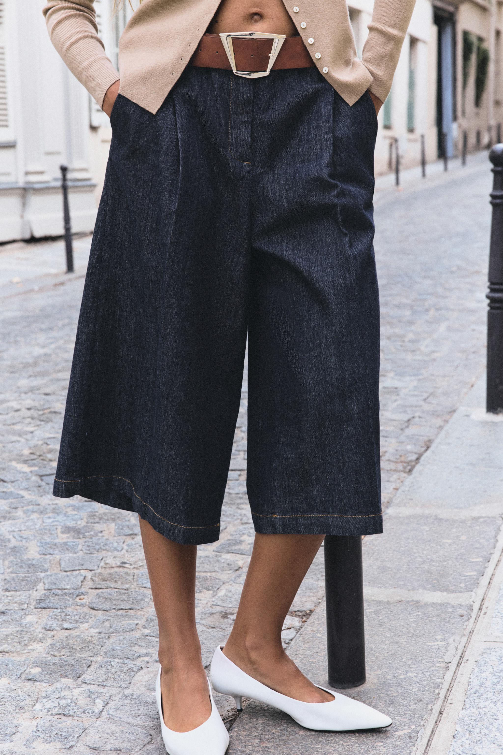 BELTED PLEATED LONG BERMUDA SHORTS