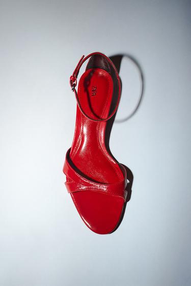 SANDALIA PULSERA PIEL - Rojo de Zara