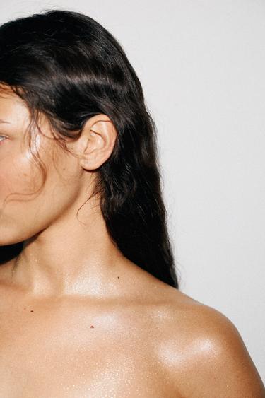ZARA GOLDEN DECADE BODY GLITTER SPRAY - TINTED LEATHER by Zara - Image 1