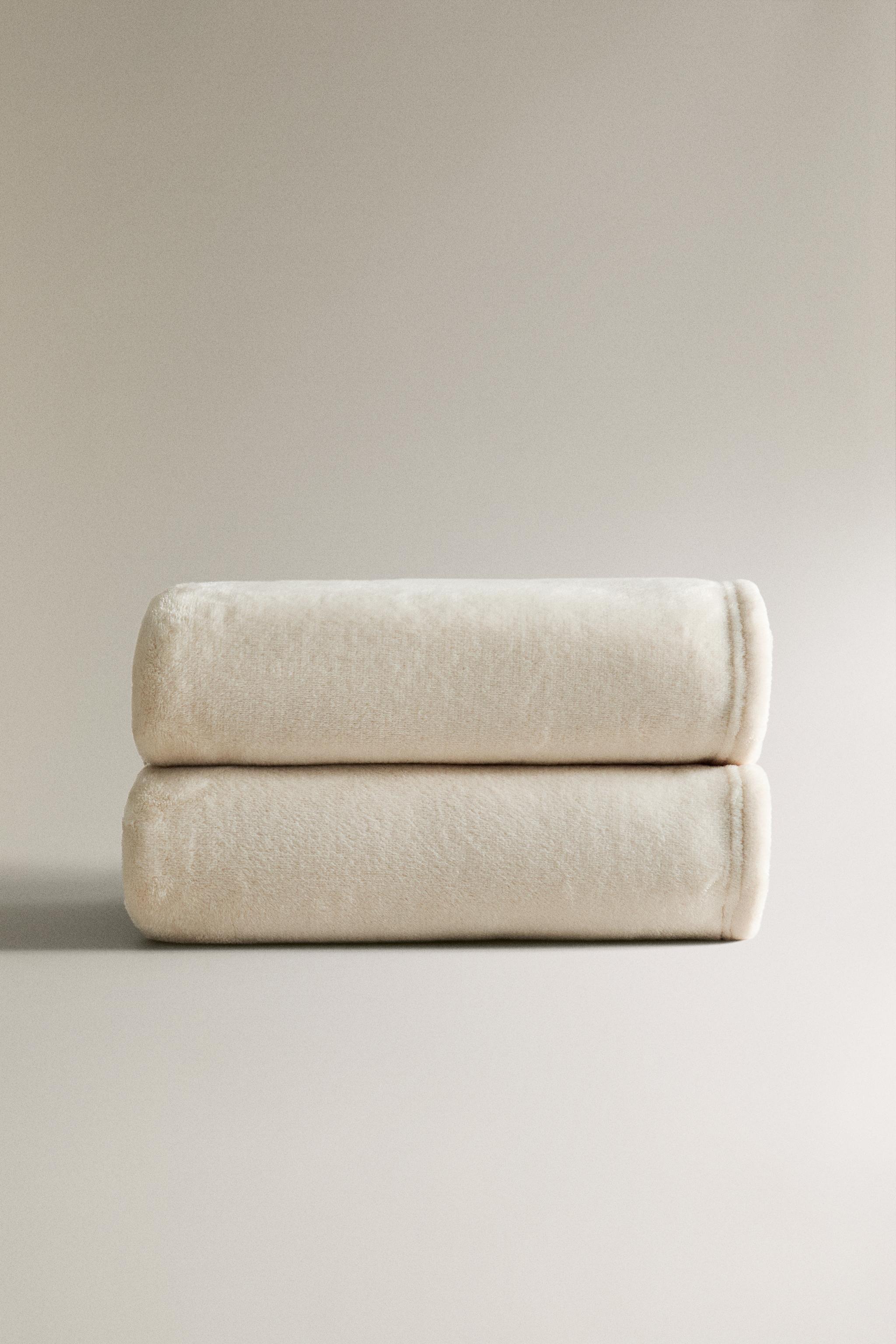 FLEECE BLANKET WITH FRINGING