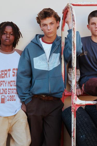 HOODIE MIT REISSVERSCHLUSS UND SCHRIFTZUG - Blau von Zara