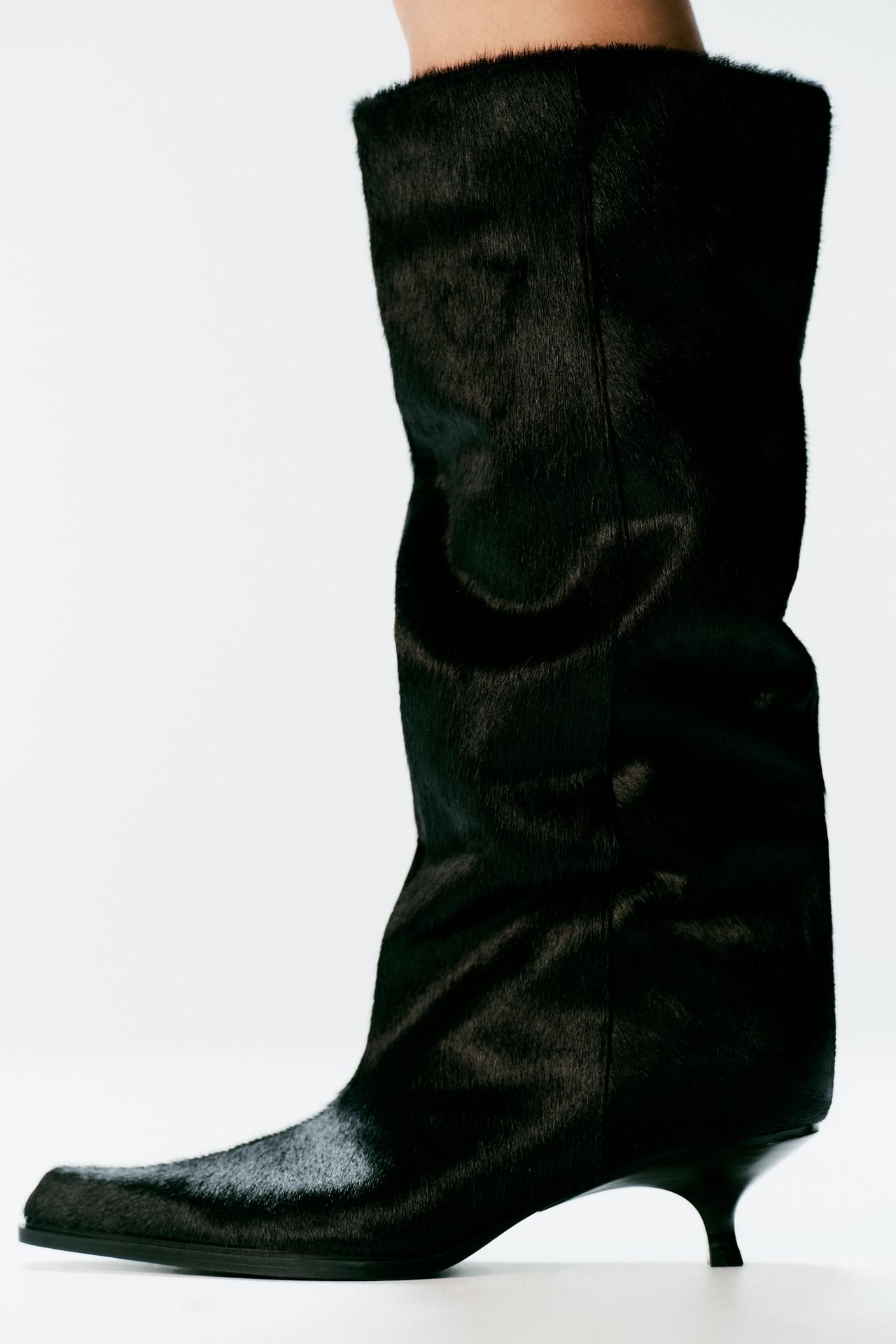 TEXTURED LEATHER KITTEN BOOTS — Dark Blue