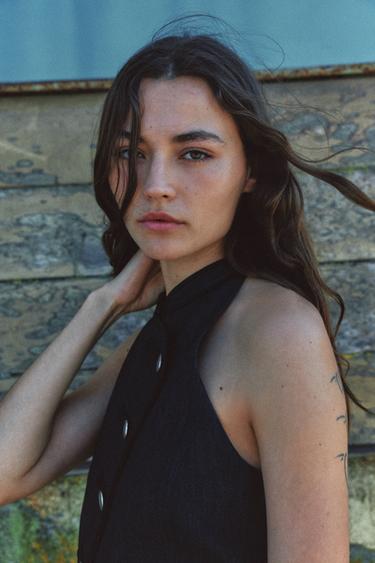 ЖИЛЕТ ХАЛТЕР С КОНТРАСТНОЙ ОТДЕЛКОЙ — ИНДИГО от Zara