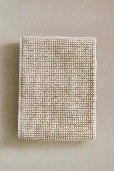 SERVIETTE DE BAIN STRUCTURE PETITS CARREAUX - Beige clair de Zara - Image 5