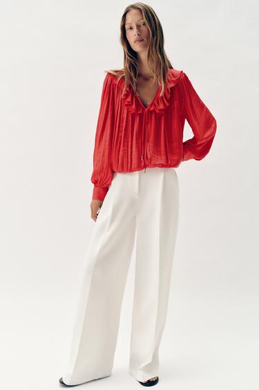 BLUSA ACETINADA COM FOLHOS E OMBREIRAS - Morango da Zara