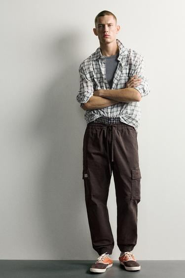 PANTALÓN CARGO SLIM FIT - Marrón de Zara