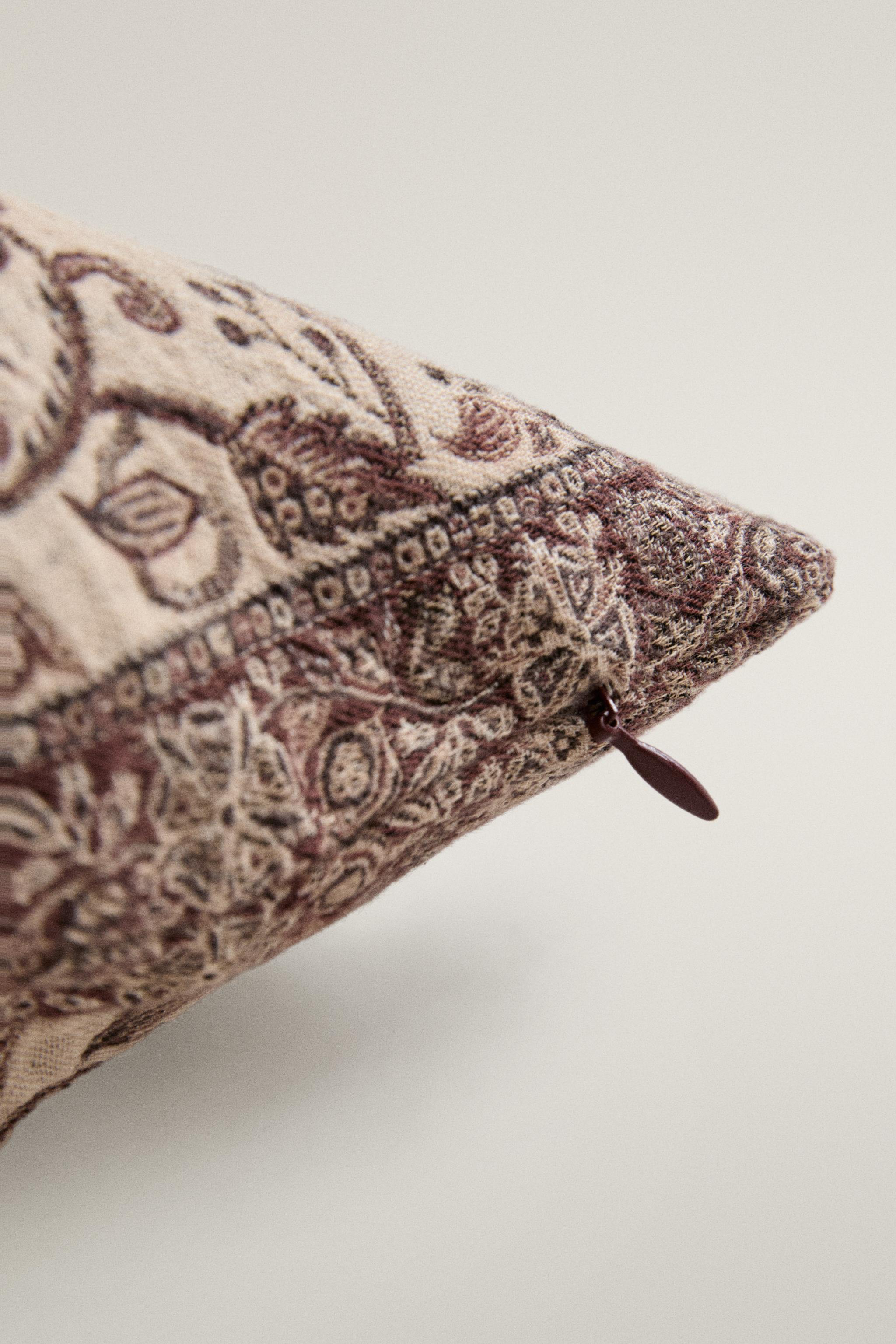 JACQUARD THROW PILLOW COVER