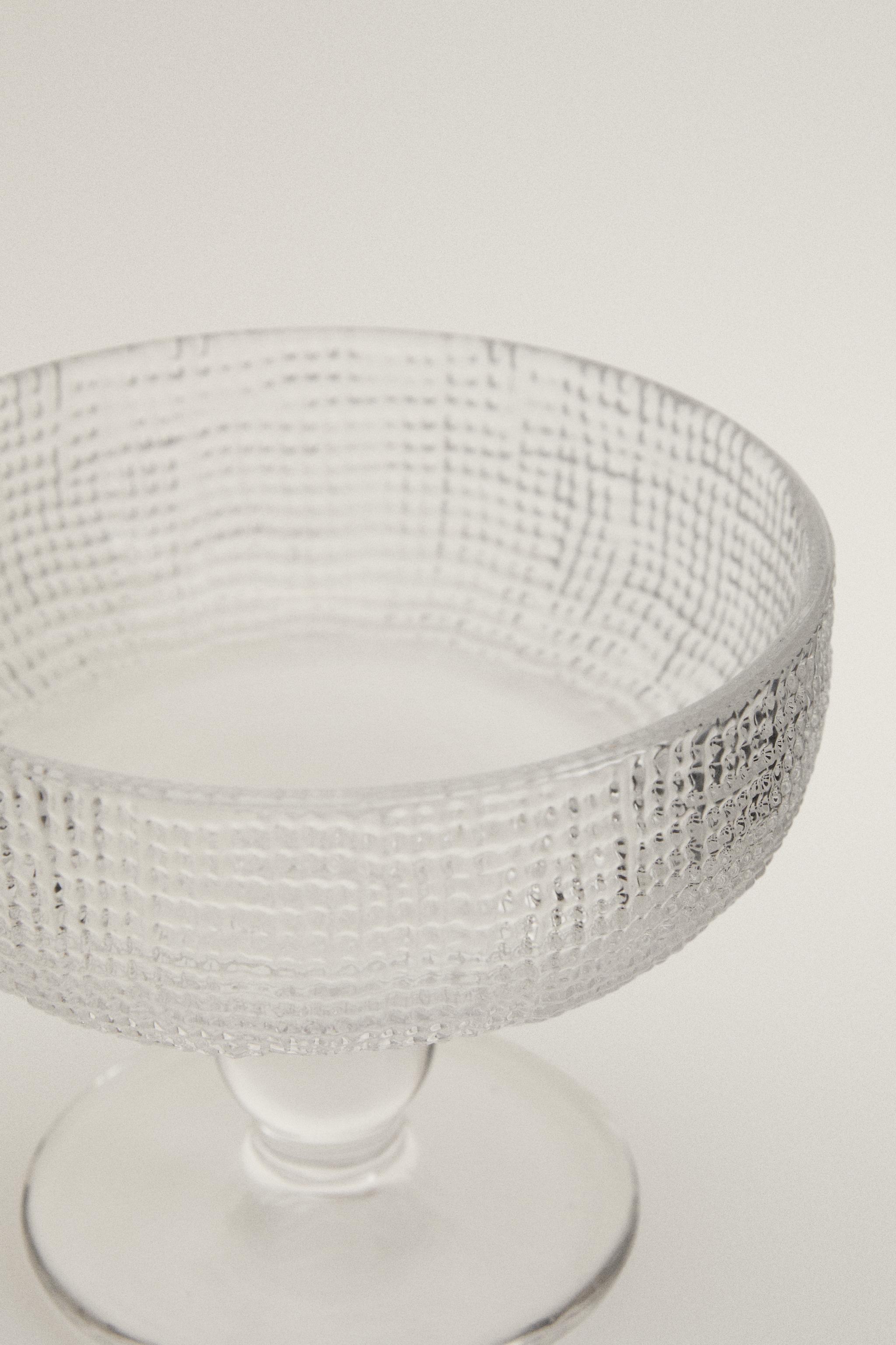 RAISED DESIGN GLASS ICE-CREAM CUP — Transparent