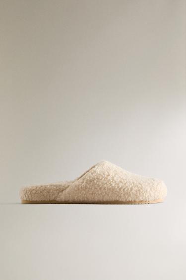 Zaras TOFFLOR MED ÖPPEN HÄL OCH SYNTETISKT FÅRSKINN - Beige - Bild 0