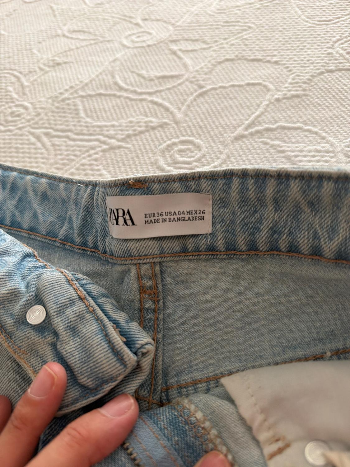 AUTHENTIC DENIM MOM FIT BERMUDA SHORTS - Image 2