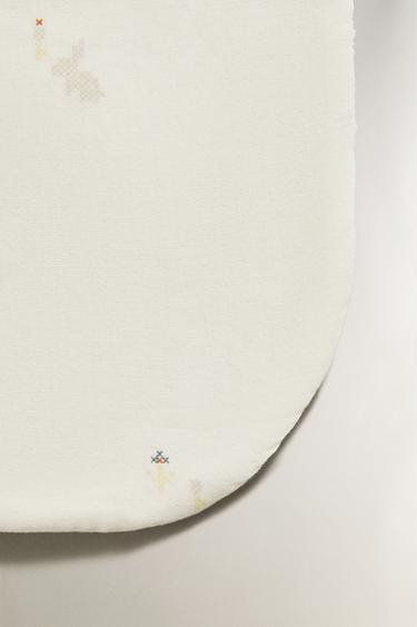 KIDS' EMBROIDERED SHOULDER BIB - Ecru by Zara - Image 2