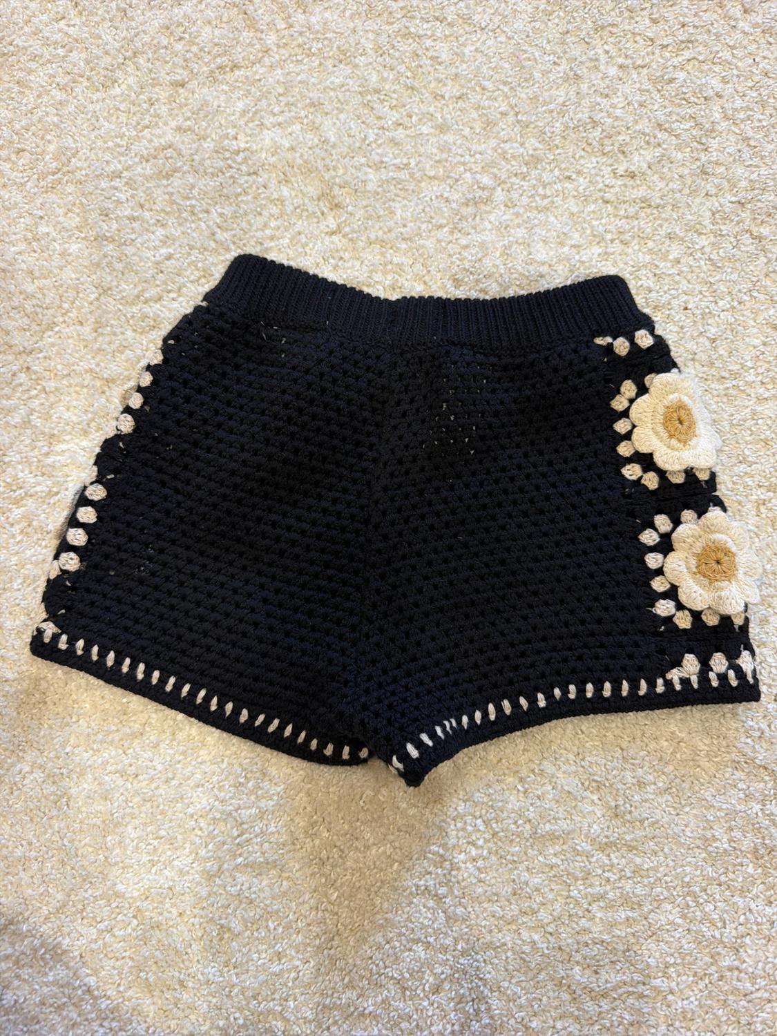 CROCHET FLOWER KNIT BERMUDA SHORTS - Image 3