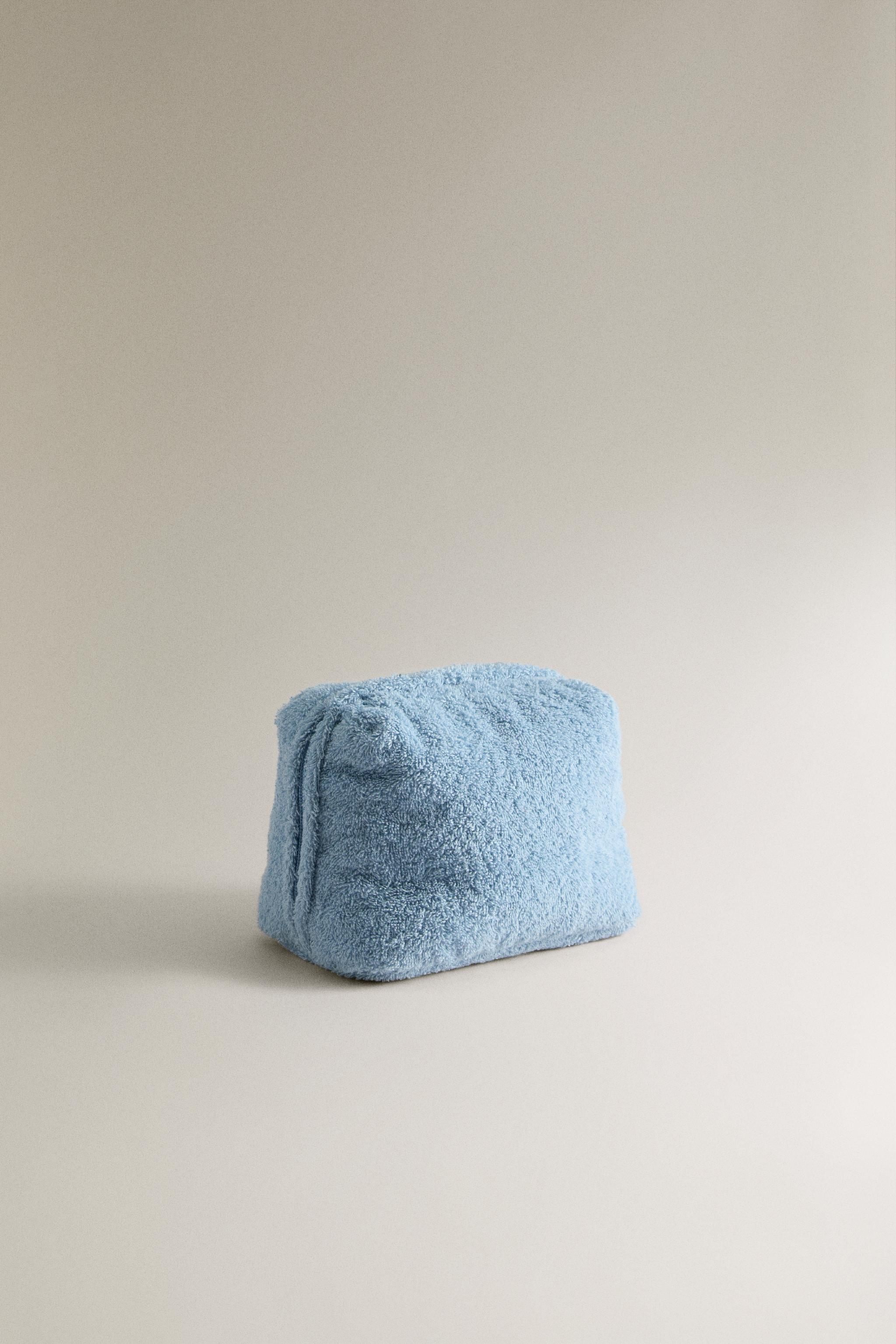 MEDIUM TOWEL MAKEUP BAG — Light Blue