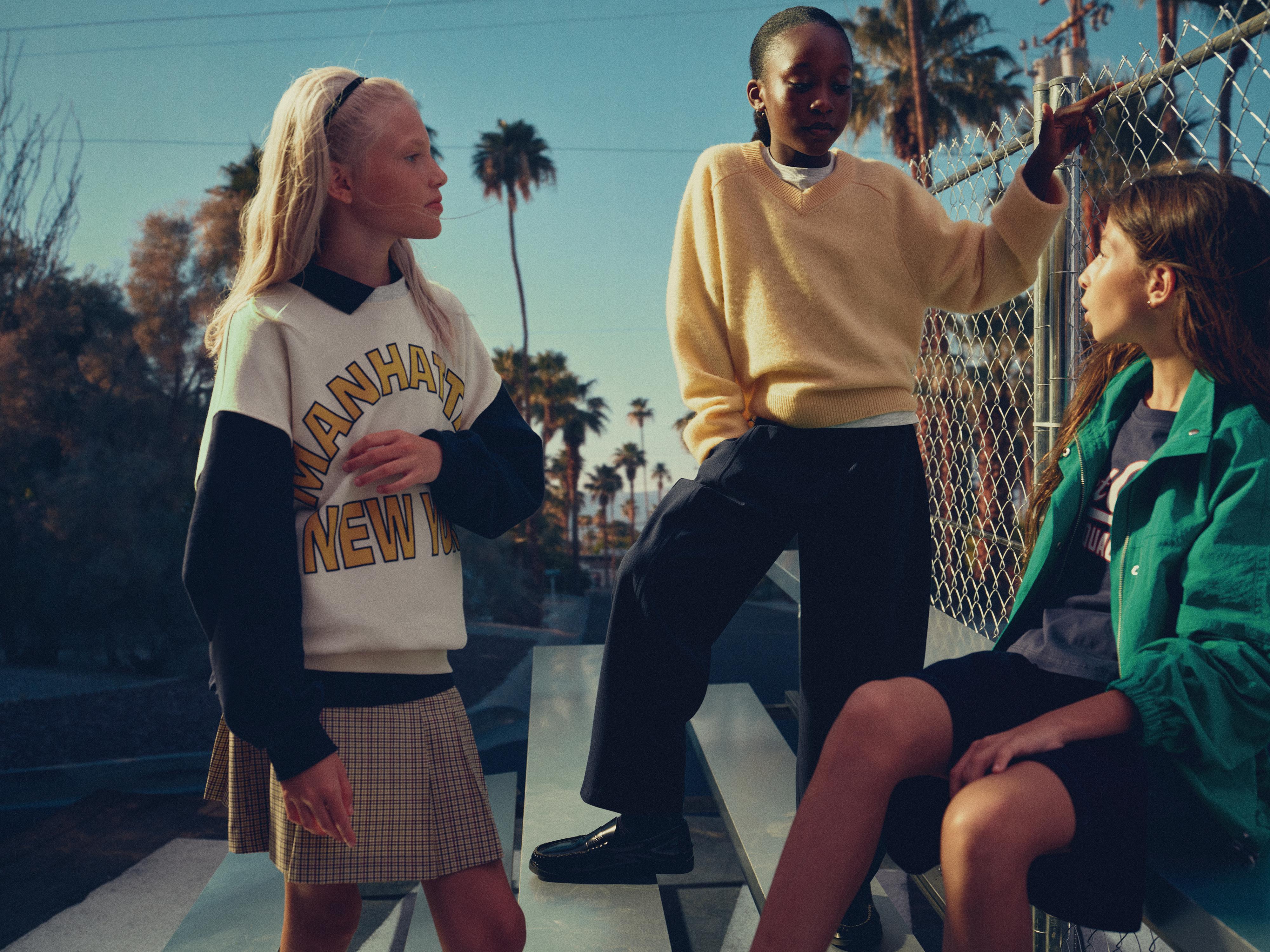 COLOR-BLOCK GRAPHIC SWEATSHIRT — Ecru
