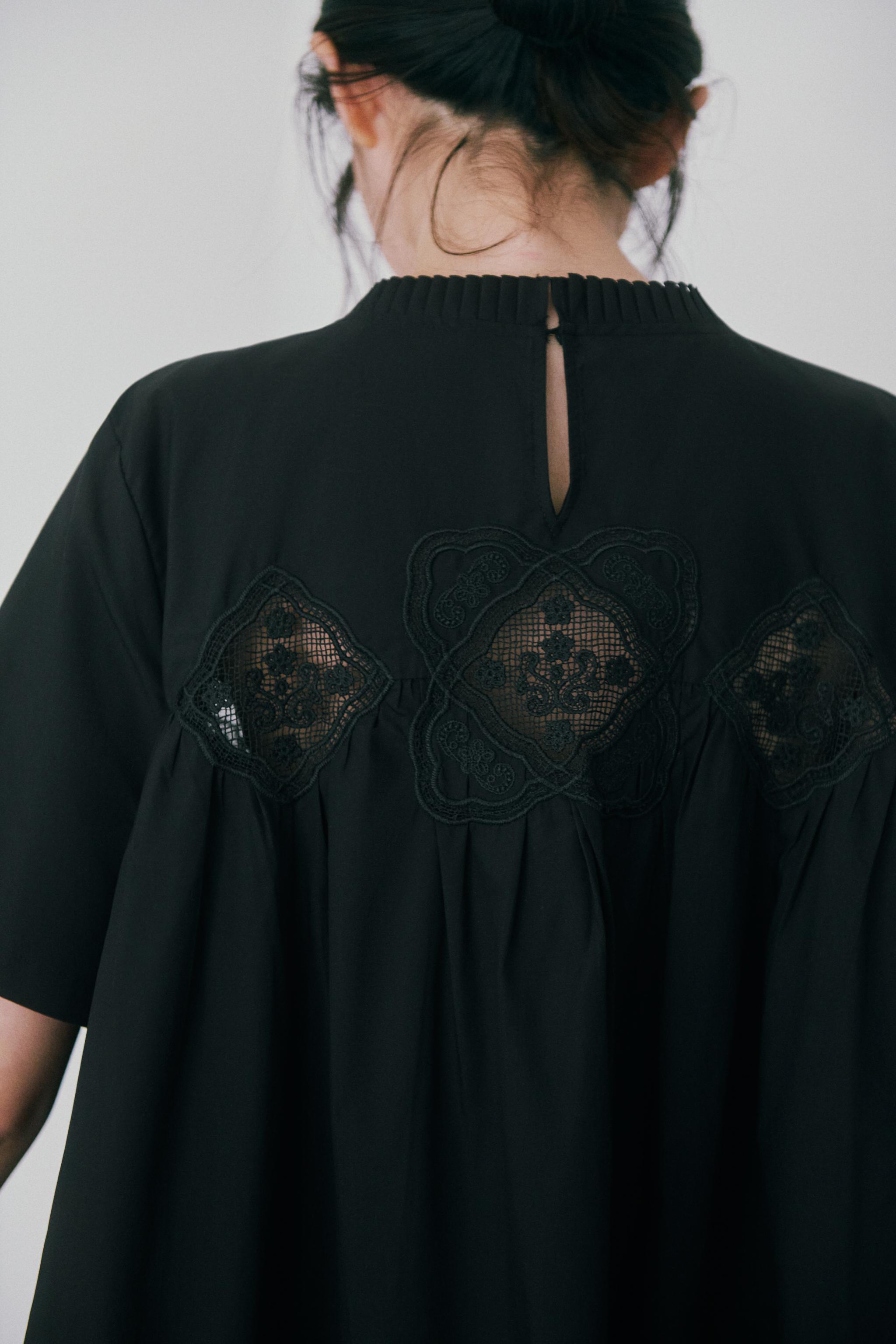 ZW COLLECTION 刺繍入りショートワンピース - ブラック | ZARA
