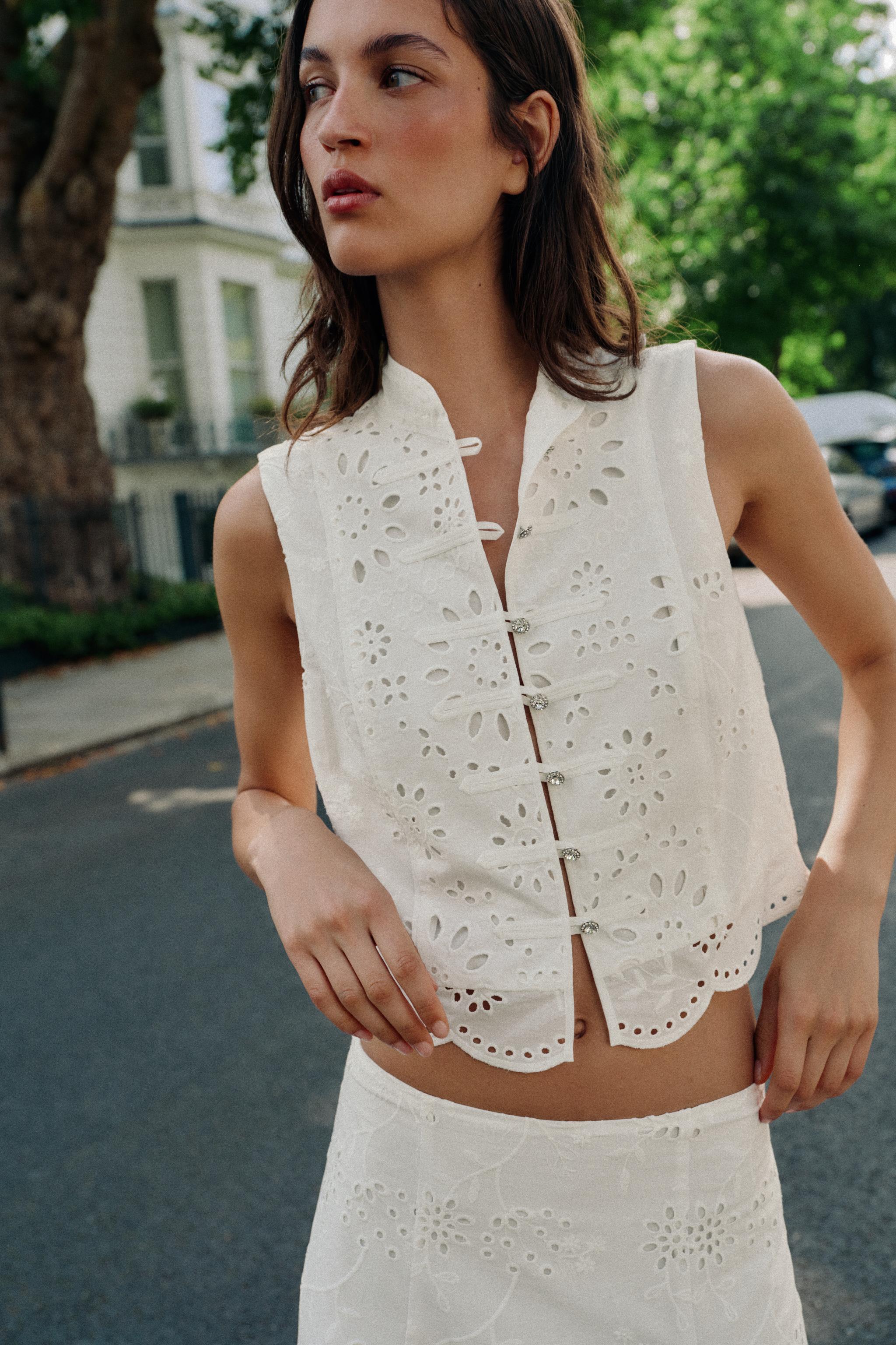 EMBROIDERED JEWEL BUTTON TOP