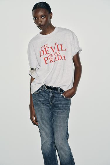 CAMISETA EL DIABLO VISTE DE PRADA - Gris vigoré de Zara