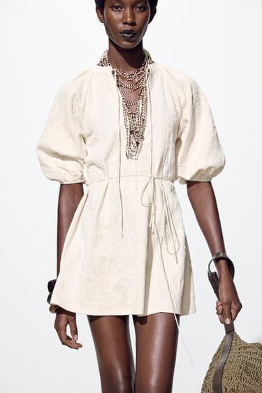 VESTIDO JACQUARD CINTURÓN - Crudo de Zara