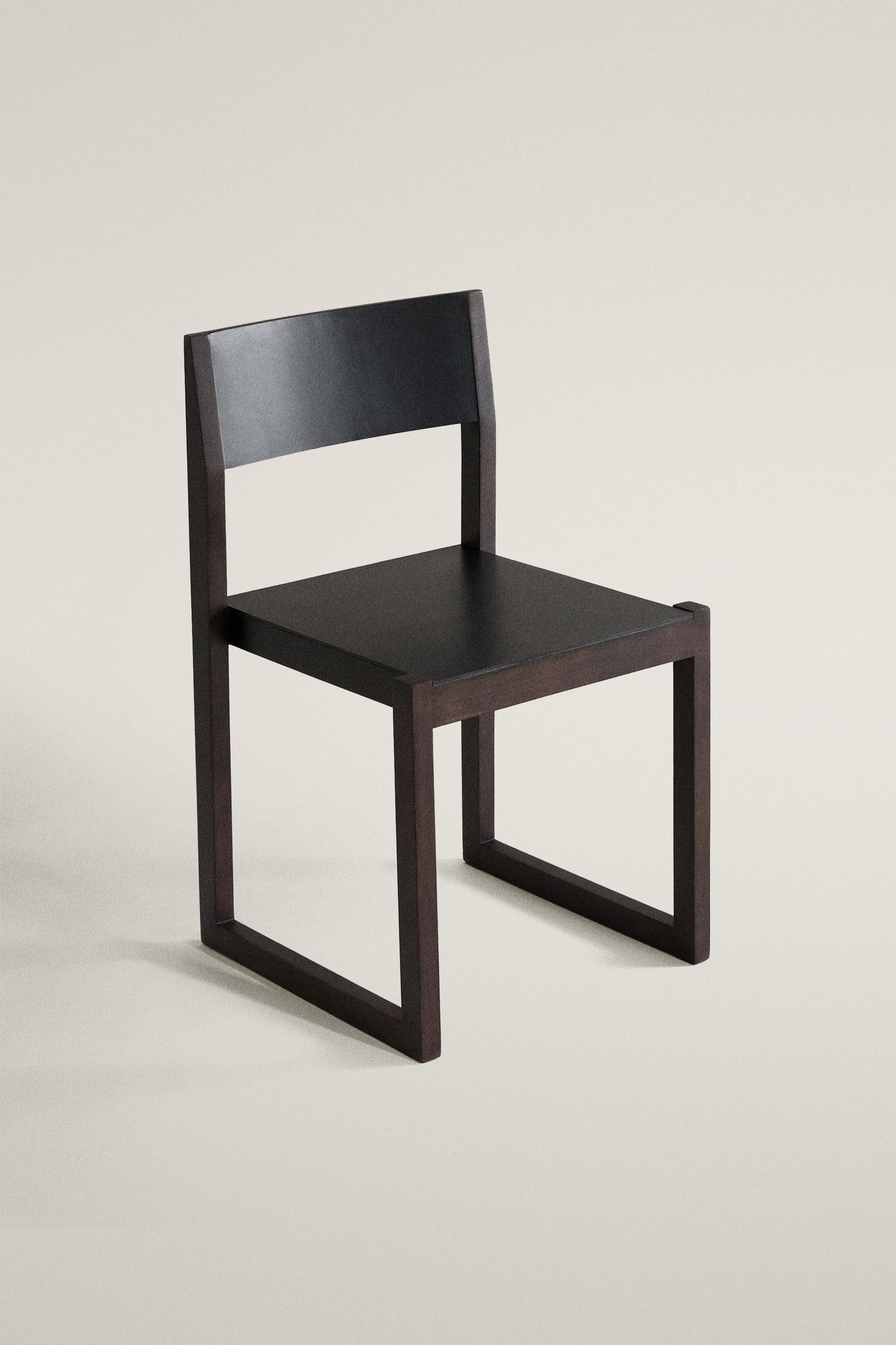 WOOD AND LEATHER FRAME CHAIR
