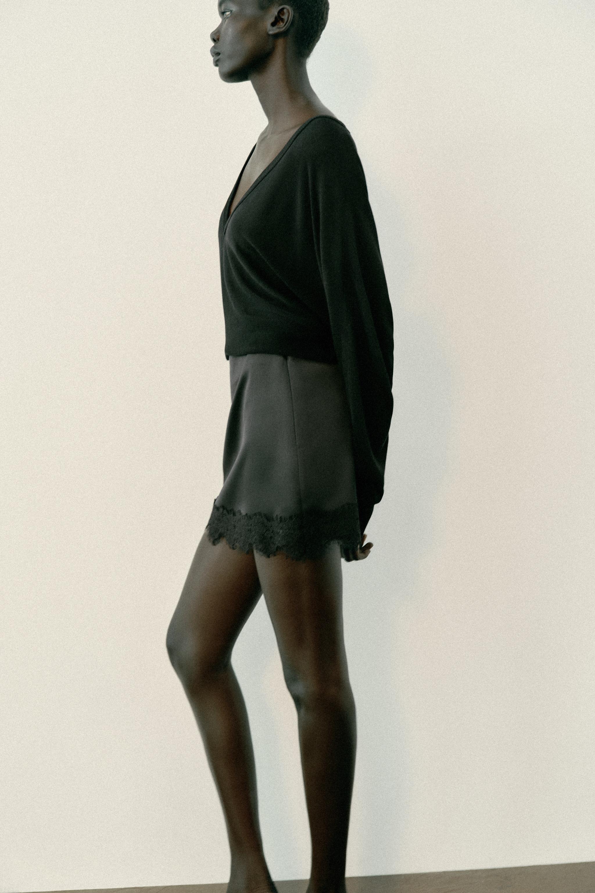 LACE HEM SKORT
