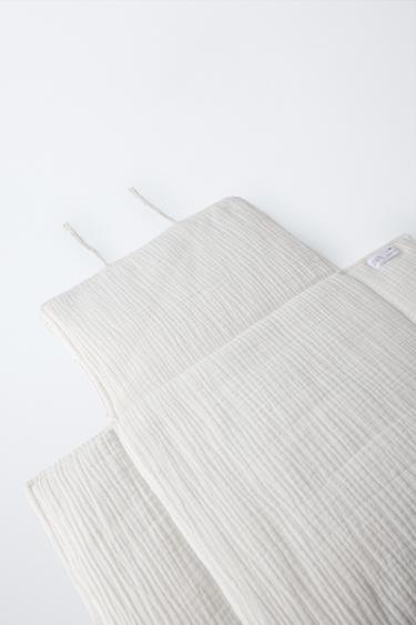 MATELAS À LANGER TEXTURÉ ÉTOILES - Écru de Zara - Image 1