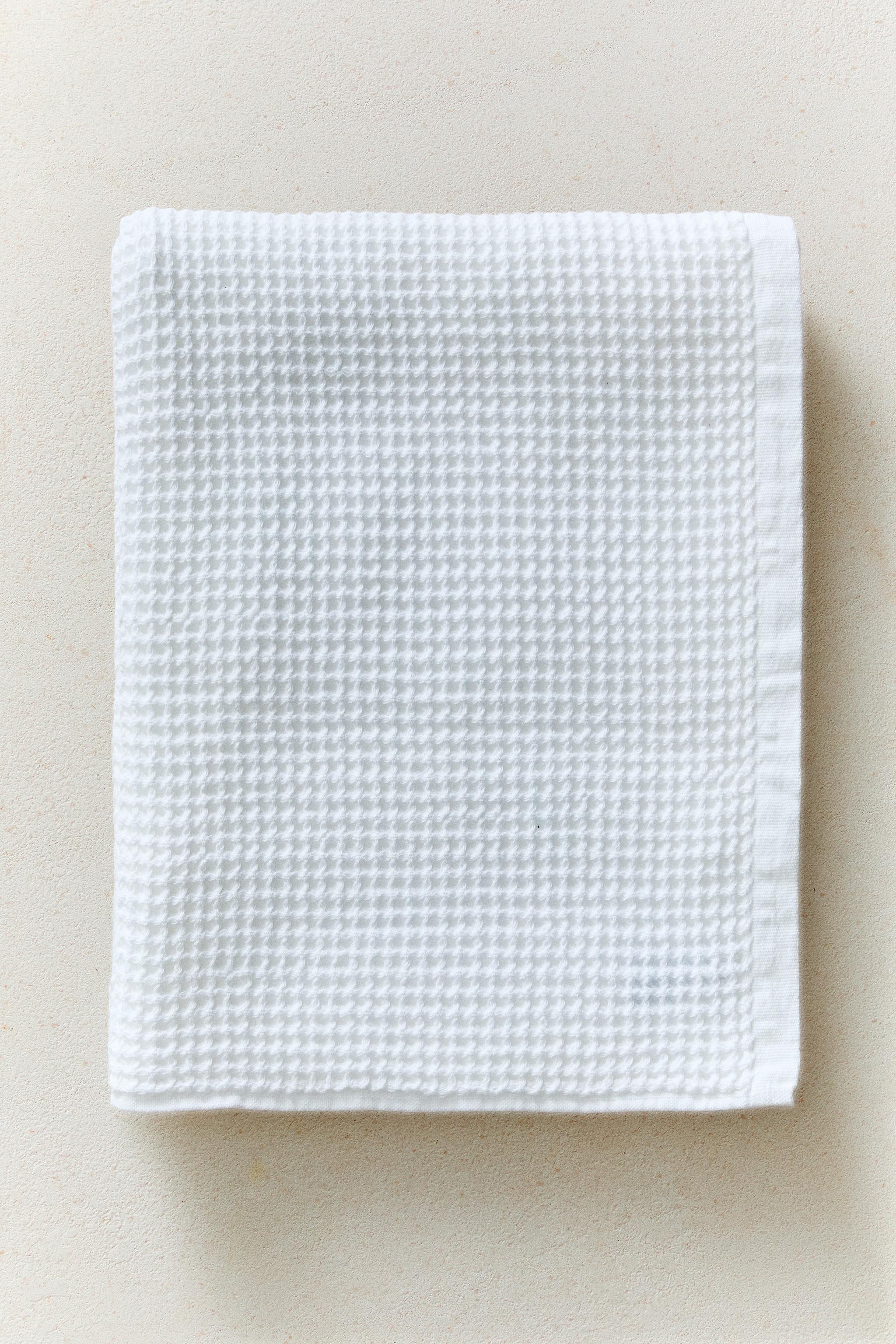 WAFFLE COTTON BATH TOWEL — White