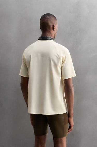 T-SHIRT STRUCTURE PERFORÉE - Écru de Zara - Image 2