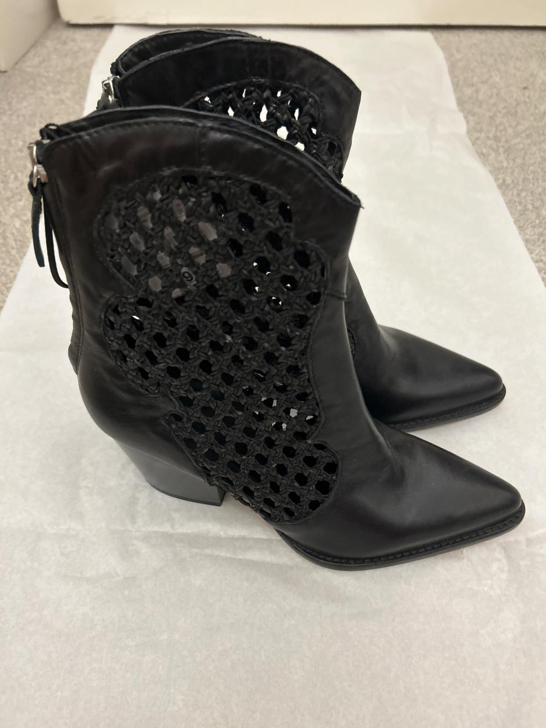 BLACK BRAIDED ANKLE BOOTS - Image 3