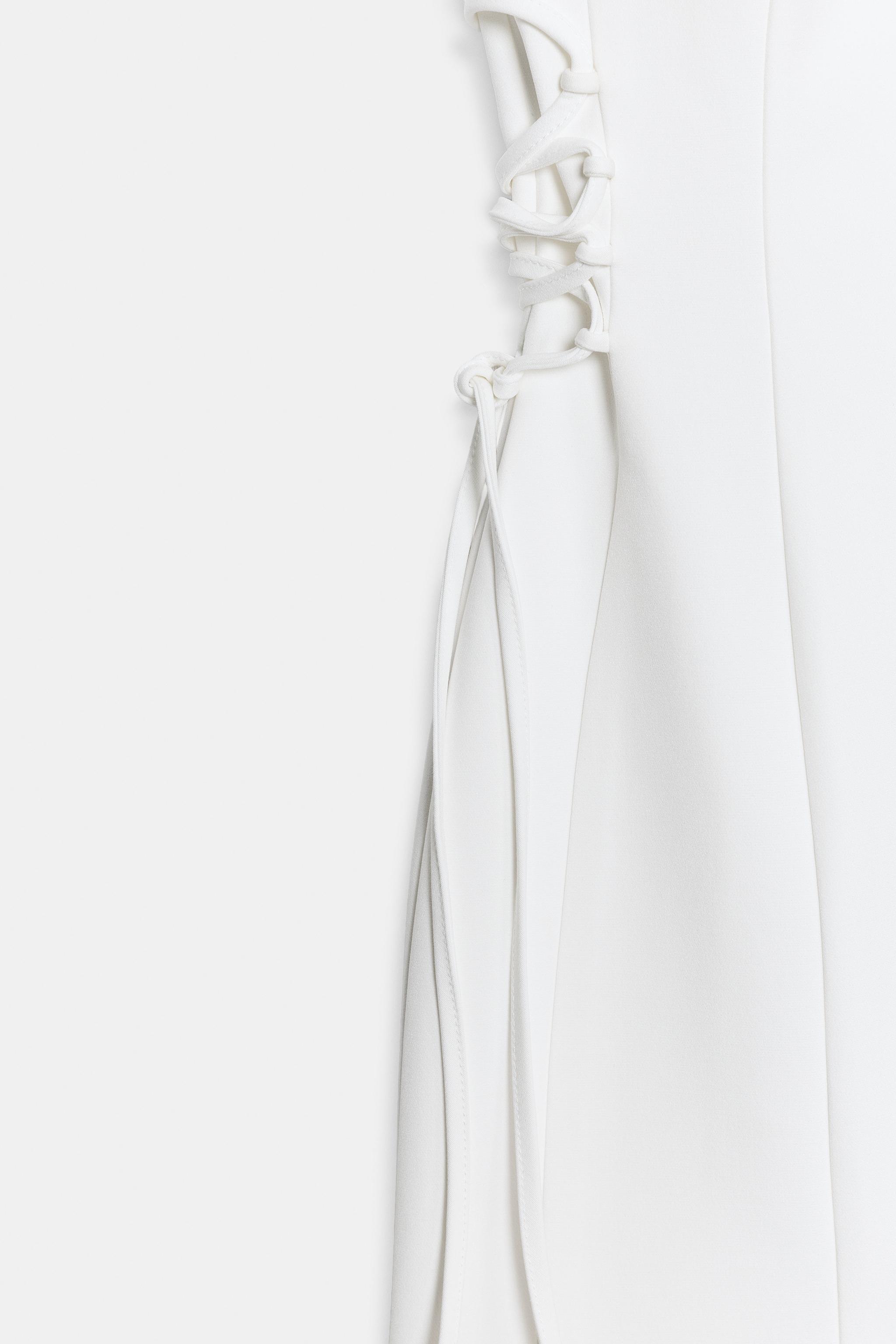 ROBE HALTER À NŒUDS LATÉRAUX