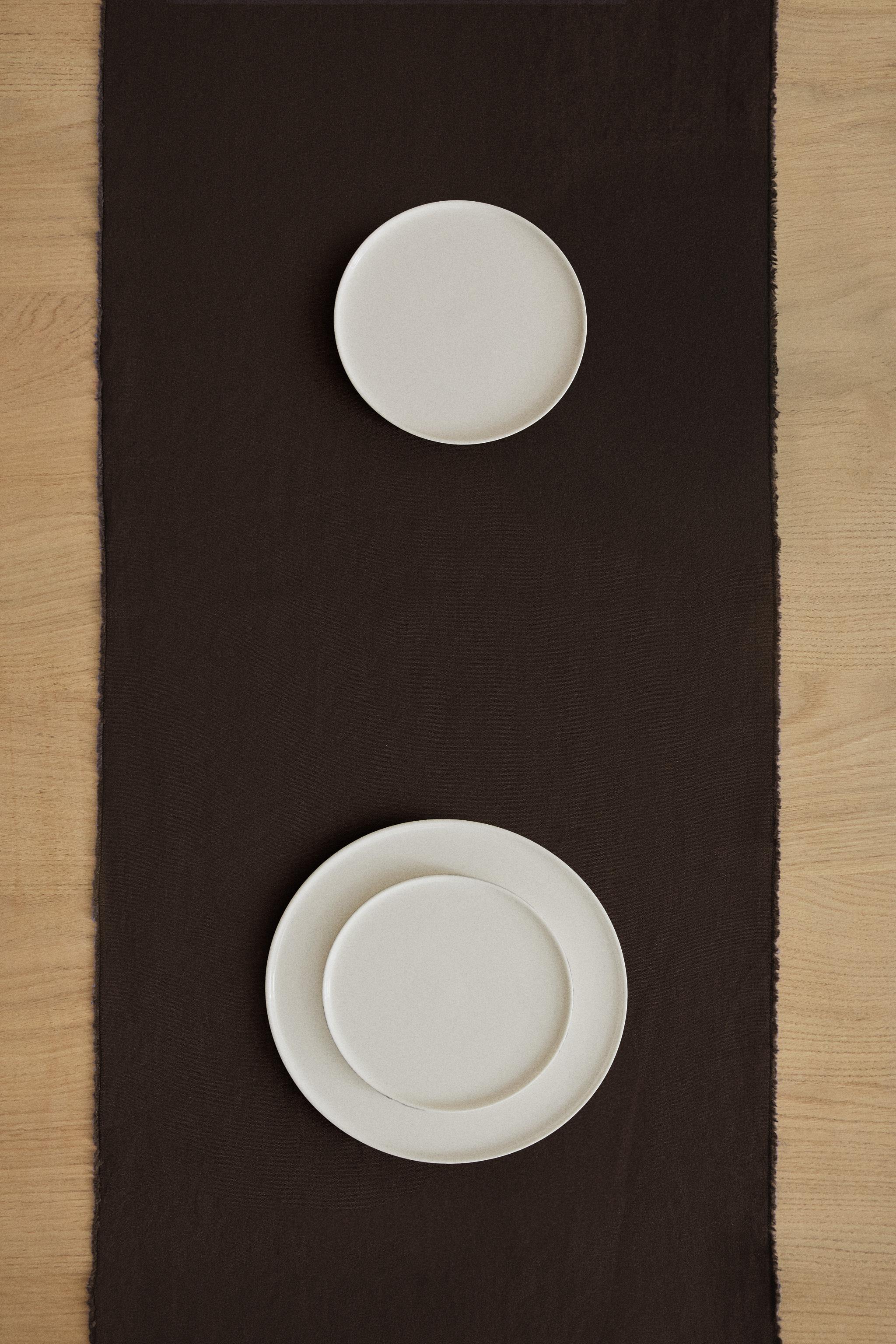 TABLE RUNNER 01